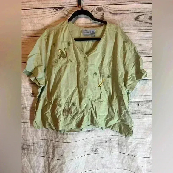 Jane Ashley plus animal safari print short sleeve button up top - Picture 1 of 8